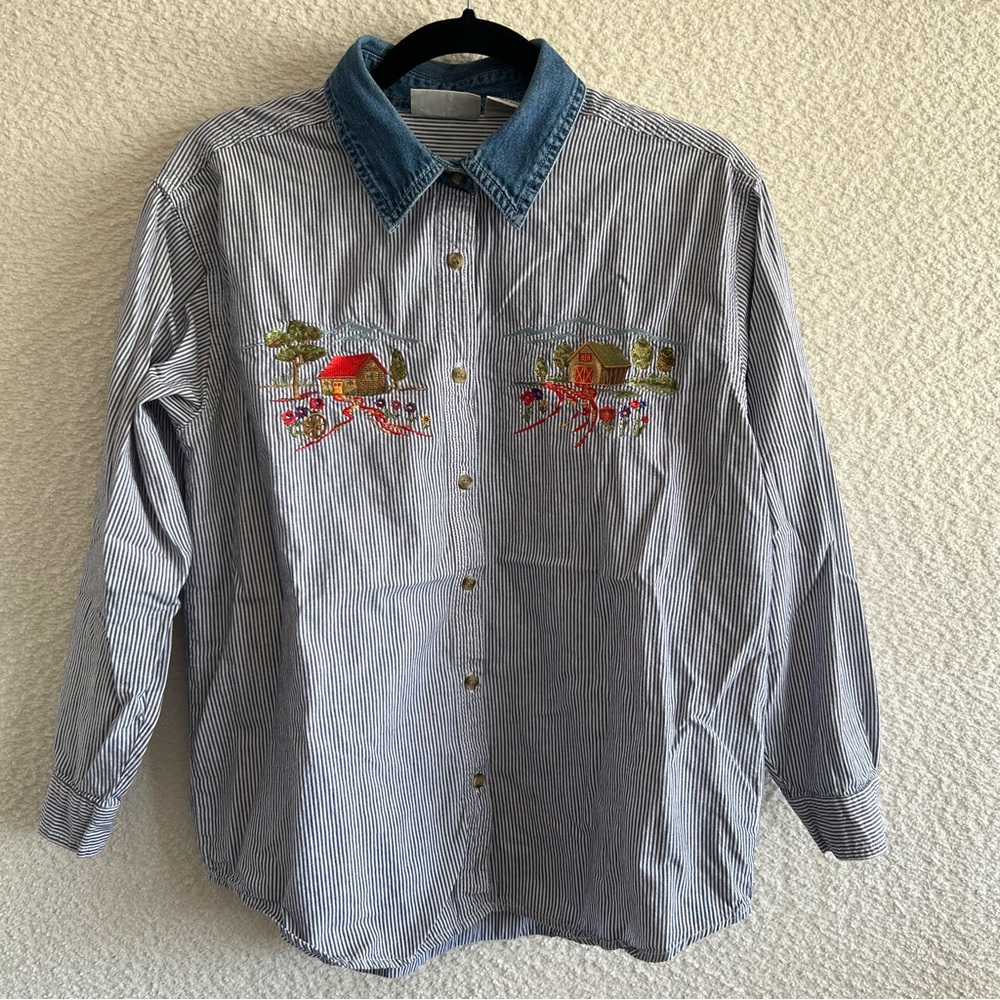 Basic Editions Women’s Vintage Denim Collar Barn Embroidery Shirt Size Medium